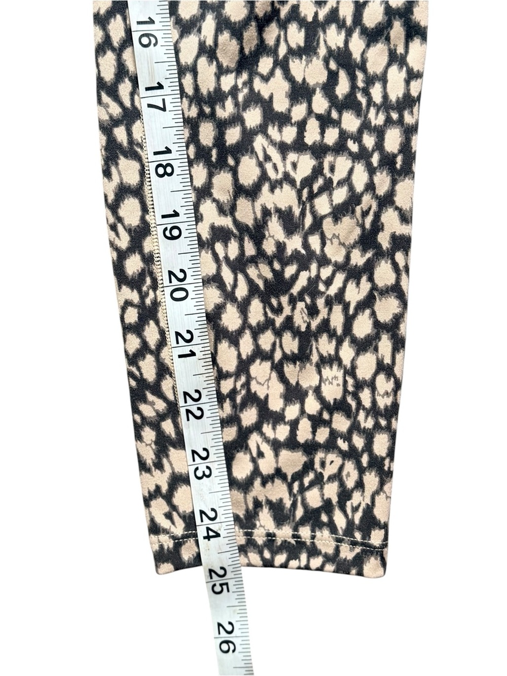 Varley High Rise Animal Print Cropped Leggings Size Small Beige Black - Picture 8 of 9
